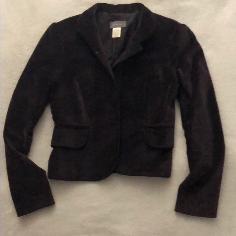 Short purple jacket with long sleeves